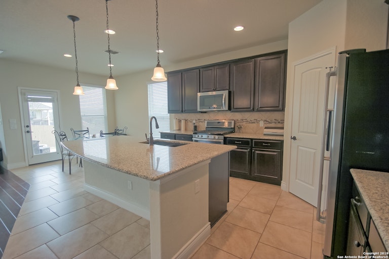 Photo 5 of 25 - 27403 Valle Blf, Boerne, TX 78015