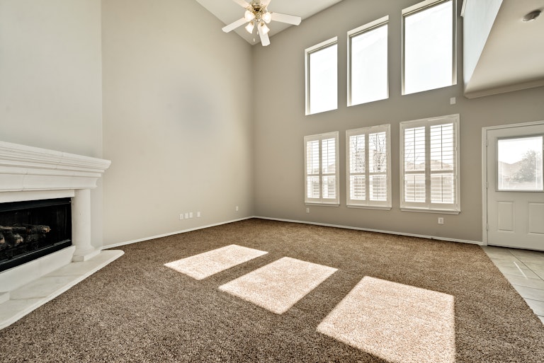 Photo 11 of 29 - 4102 Windy Meadow Dr, Corinth, TX 76208