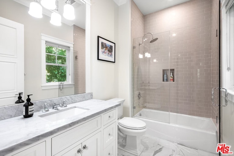 Photo 38 of 52 - 17524 Jayden Ln, Encino, CA 91316