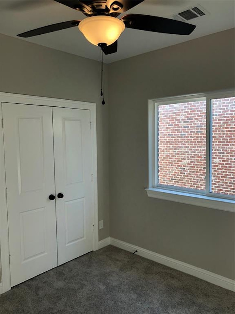 Photo 8 of 30 - 10 N Forrest Ave, La Porte, TX 77571