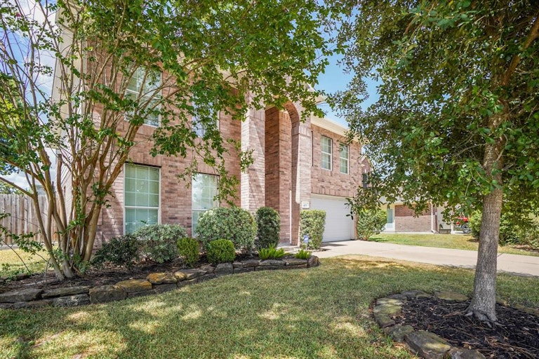 Photo 8 of 42 - 403 Mystic Glen Loop, Kingwood, TX 77339