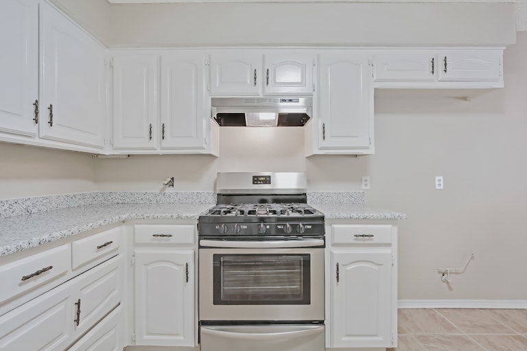 Photo 11 of 25 - 404 Rivervalley Ct, Arlington, TX 76006