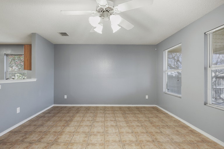 Photo 15 of 28 - 3854 Steeplechase Dr, Fort Worth, TX 76123