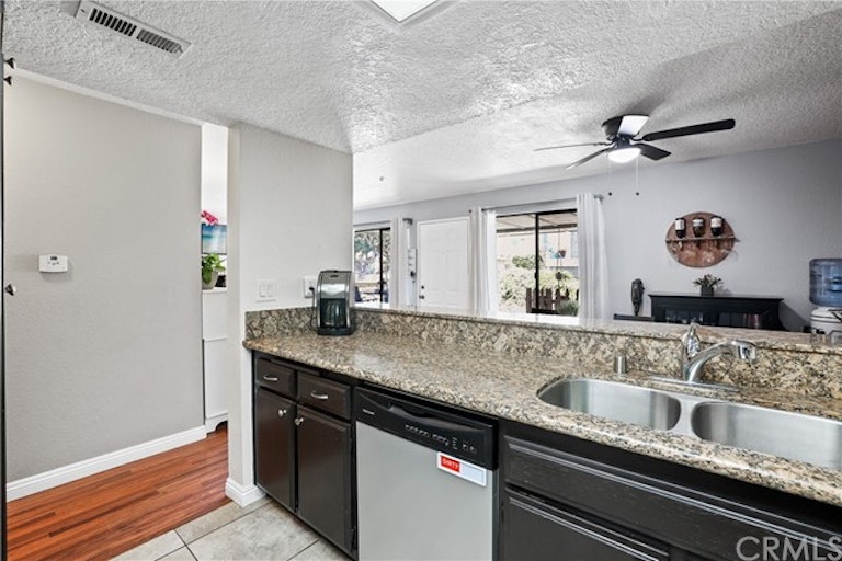 Photo 18 of 39 - 25631 Mont Pointe #7D, Lake Forest, CA 92630