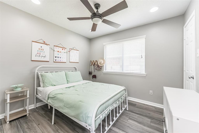 Photo 22 of 36 - 13605 Manor Crest Ln, Rosharon, TX 77583