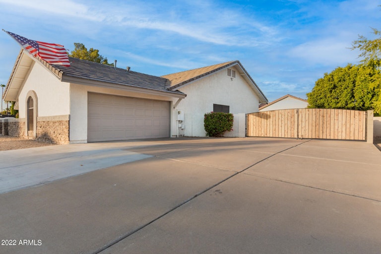 Photo 32 of 79 - 117 E Fairway Cir, Litchfield Park, AZ 85340