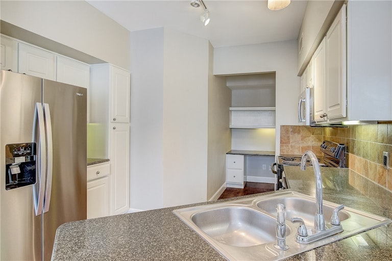 Photo 5 of 26 - 7701 Rialto Blvd #1225, Austin, TX 78735