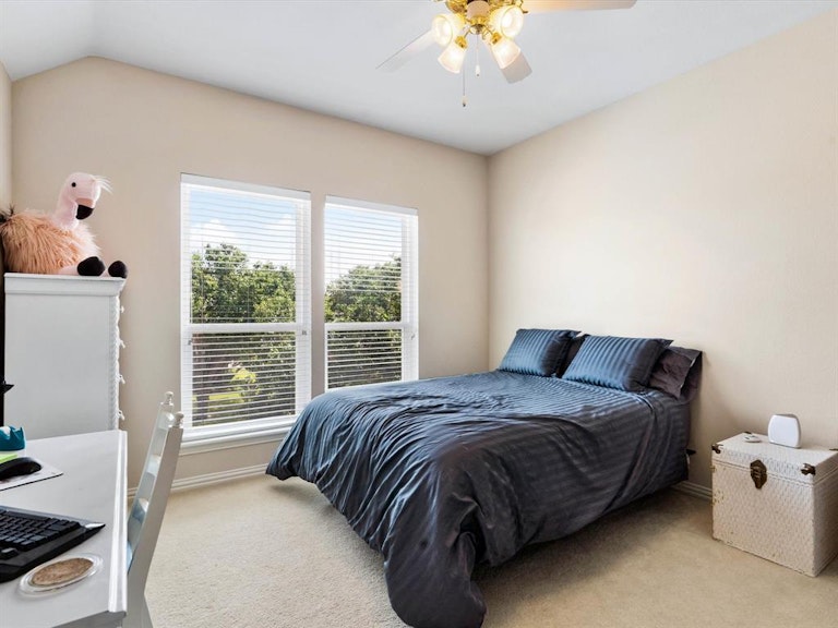 Photo 26 of 40 - 6916 Canyon Springs Rd, Fort Worth, TX 76132