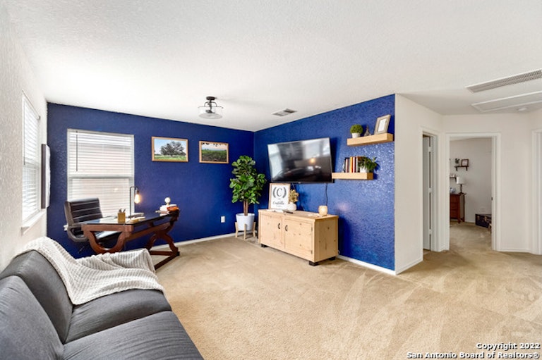 Photo 2 of 25 - 311 Pleasanton Spg, San Antonio, TX 78221