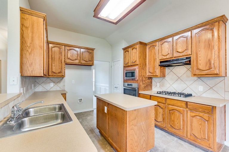 Photo 16 of 31 - 7809 Loma Alta Trl, McKinney, TX 75070