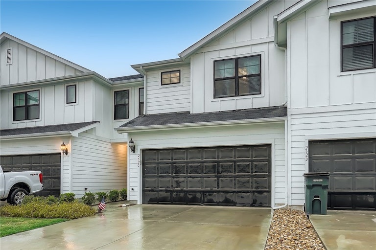Photo 3 of 30 - 252 Fieldwood Dr Unit C, Buda, TX 78610