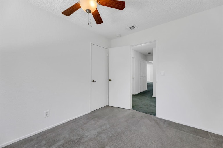 Photo 25 of 48 - 10 Glenville Cir, Sacramento, CA 95826