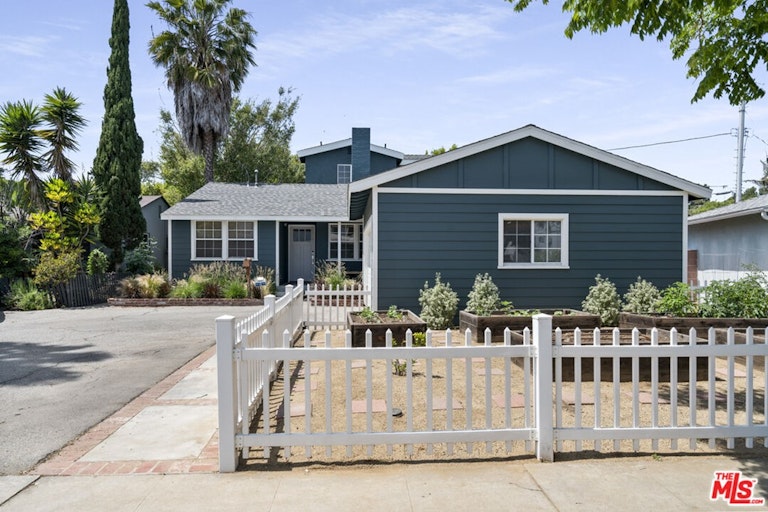Photo 32 of 33 - 1157 Lake St, Venice, CA 90291