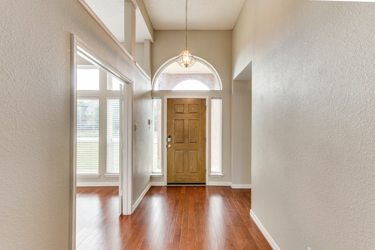 Photo 7 of 28 - 1661 Glenmore Dr, Lewisville, TX 75077