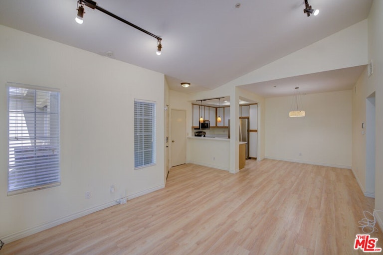 Photo 11 of 23 - 211 Gallery Way, Tustin, CA 92782