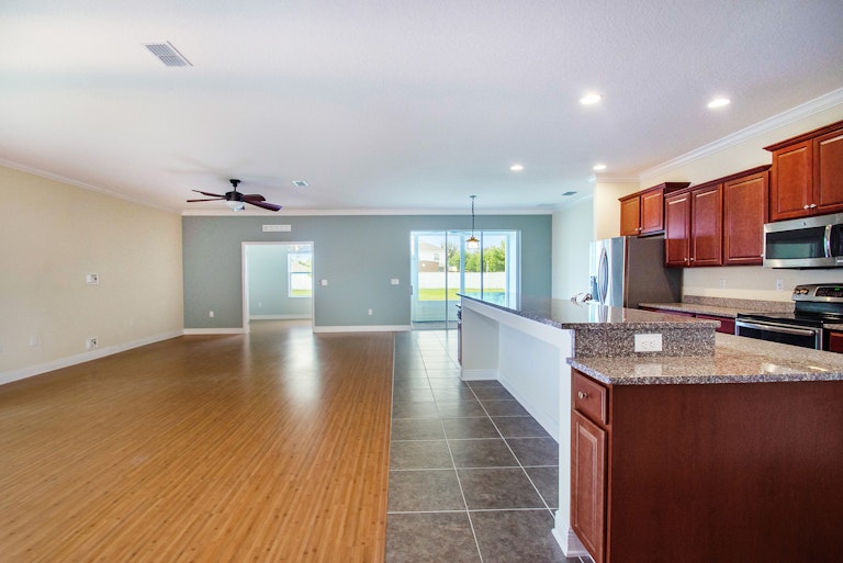 Photo 11 of 19 - 100 Blanco Dr, Deland, FL 32724
