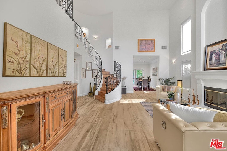 Photo 10 of 54 - 14826 Otsego St, Sherman Oaks, CA 91403