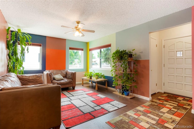 Photo 4 of 19 - 6318 S Louthan St, Littleton, CO 80120