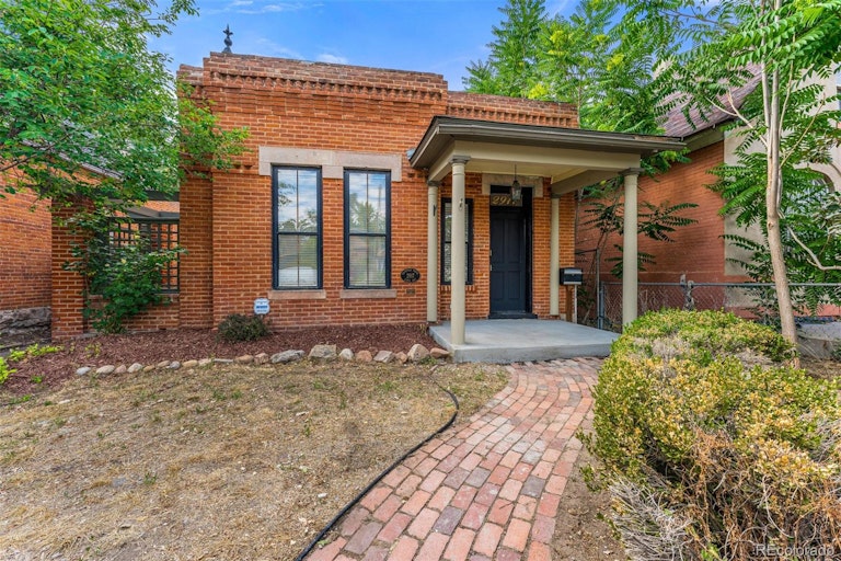 Photo 1 of 40 - 2917 Glenarm Pl, Denver, CO 80205