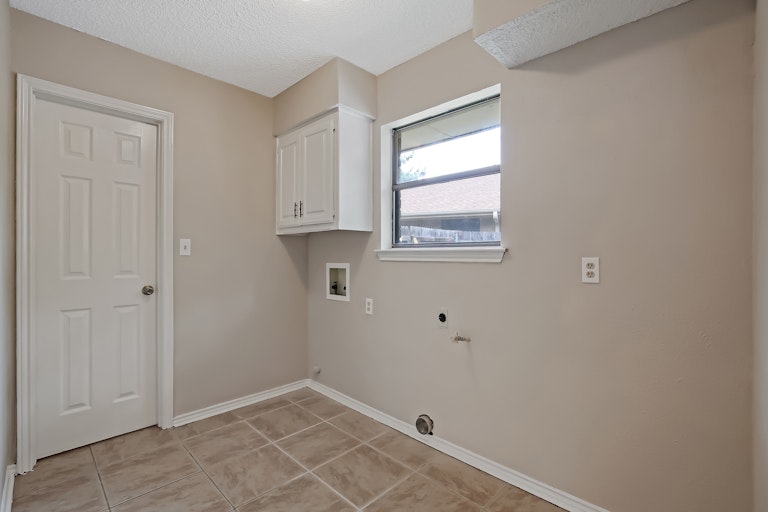 Photo 23 of 25 - 404 Rivervalley Ct, Arlington, TX 76006