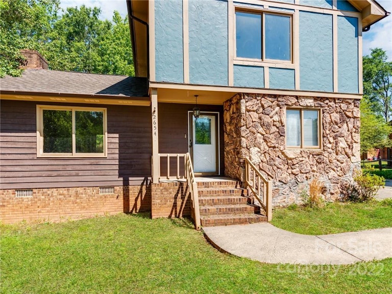Photo 3 of 38 - 2654 Castle Hill Rd, Gastonia, NC 28052