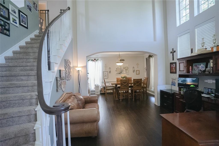 Photo 5 of 27 - 804 Ridge Crest Dr, Burleson, TX 76028