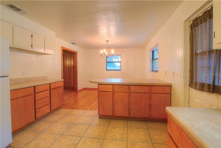 Photo 11 of 25 - 630 Candyce Ave, Lakeland, FL 33815