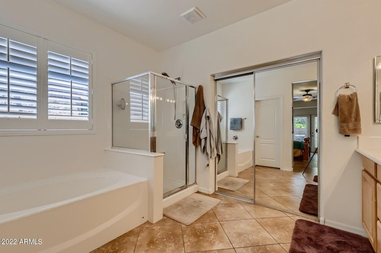 Photo 19 of 35 - 17607 W Gelding Dr, Surprise, AZ 85388