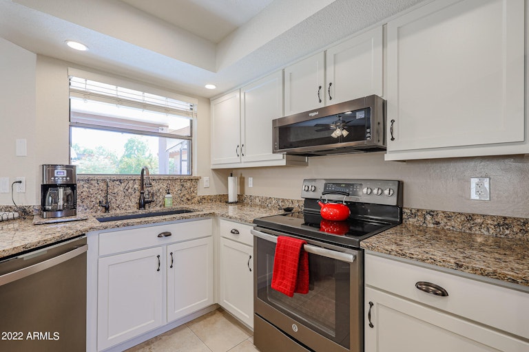 Photo 5 of 38 - 5207 E Half Moon Dr, Phoenix, AZ 85044