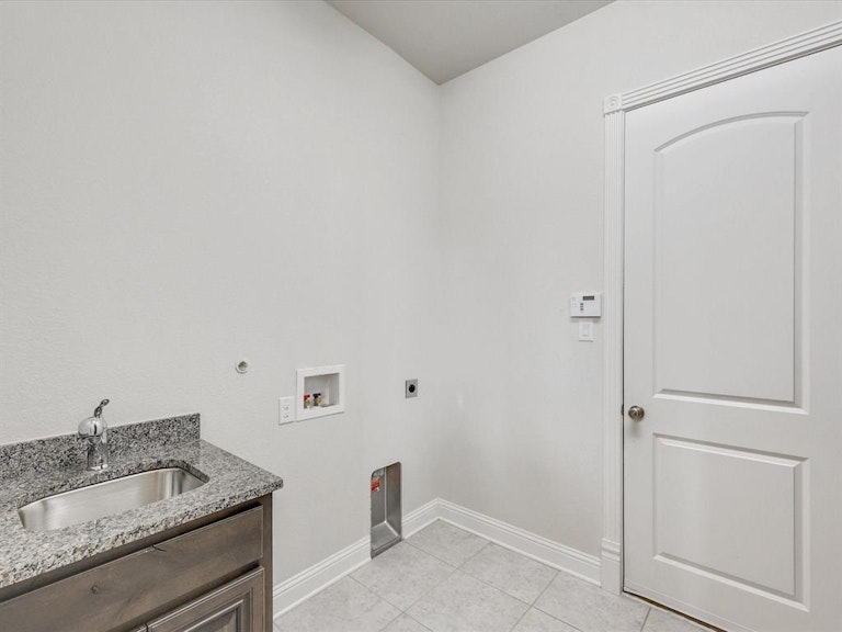 Photo 32 of 39 - 11121 Smoky Oak Ct, Argyle, TX 76226