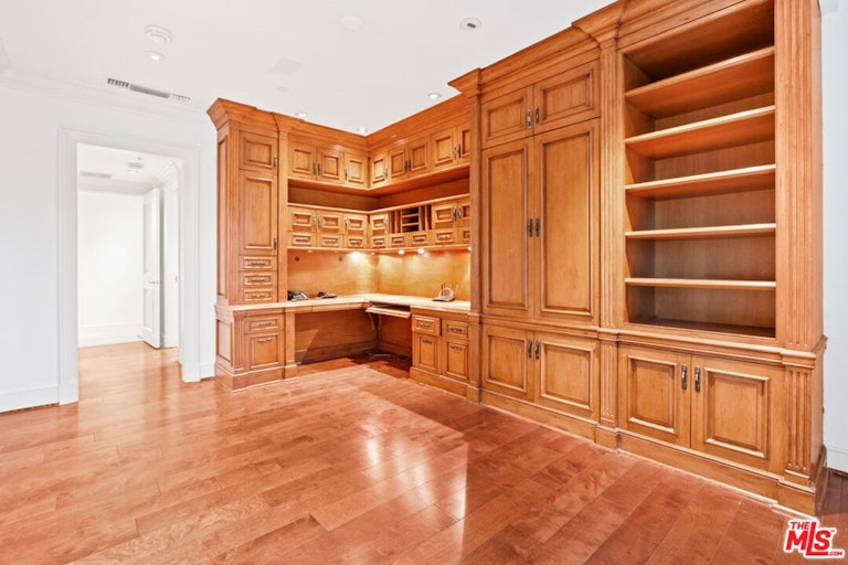 Photo 27 of 40 - 10601 Wilshire Blvd #404, Los Angeles, CA 90024