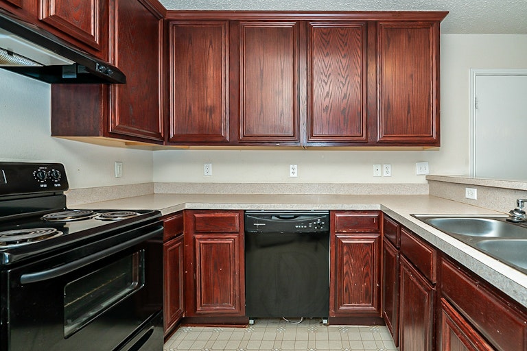 Photo 8 of 22 - 3521 Louise Ln, Balch Springs, TX 75180