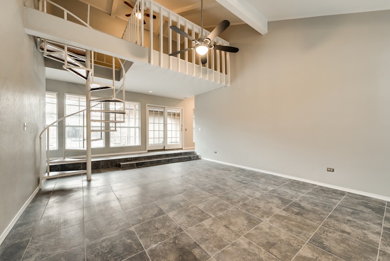 Photo 15 of 31 - 1115 Derbyshire Pl, Carrollton, TX 75007
