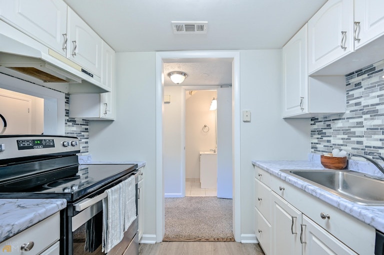 Photo 15 of 25 - 3097 Reeves St SE, Smyrna, GA 30080