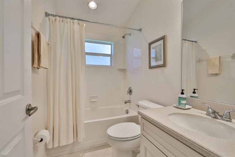 Photo 31 of 50 - 801 Seminole Sky Dr, Ruskin, FL 33570