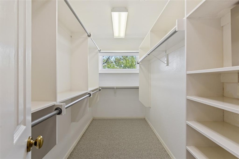 Photo 19 of 28 - 8904 Lakewood Dr, Irving, TX 75063