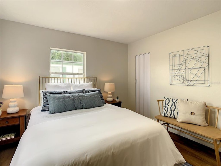 Photo 21 of 26 - 420 40th St S, Saint Petersburg, FL 33711