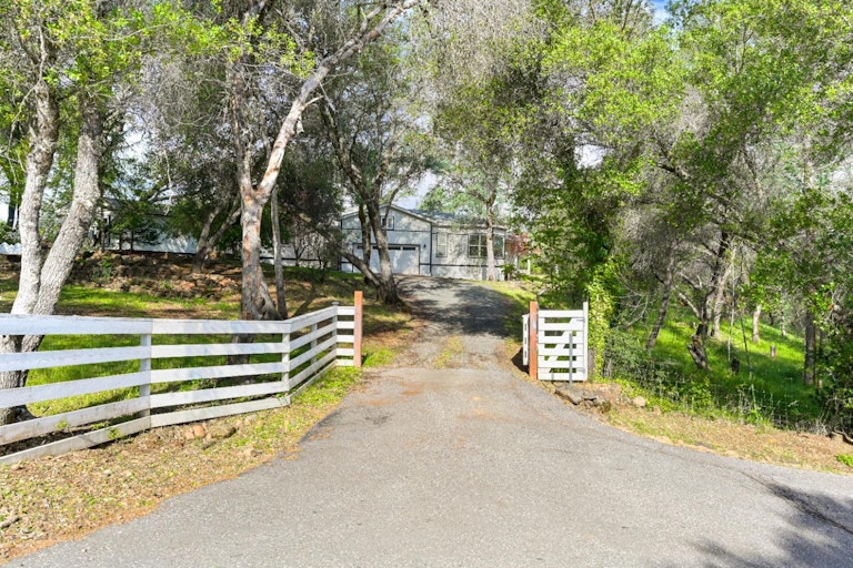 Photo 6 of 73 - 23236 Baker Ct, Auburn, CA 95602