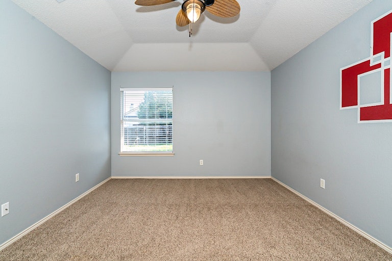 Photo 17 of 25 - 10252 Dawson Trl, Fort Worth, TX 76108