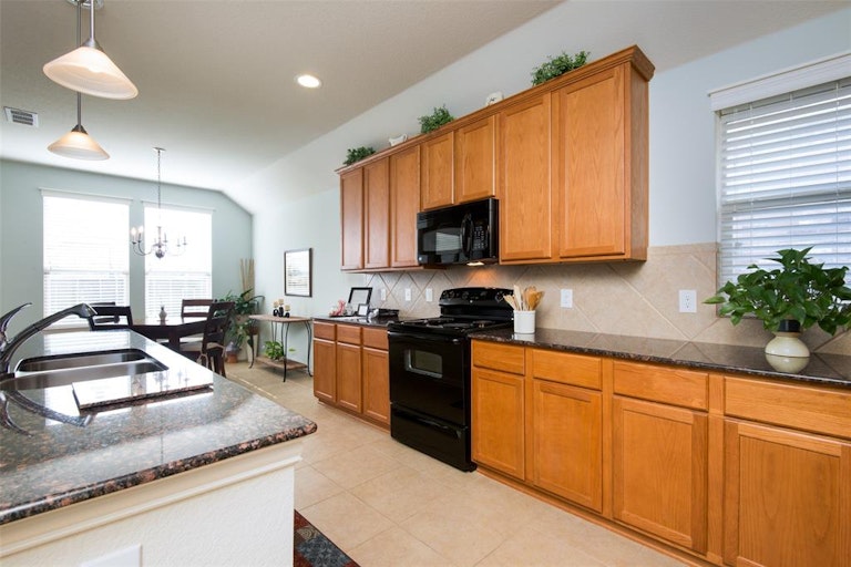 Photo 8 of 29 - 328 Turnstone Dr, Little Elm, TX 75068