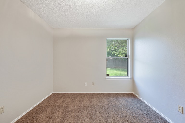 Photo 19 of 25 - 10605 Cobblestone Dr, Benbrook, TX 76126