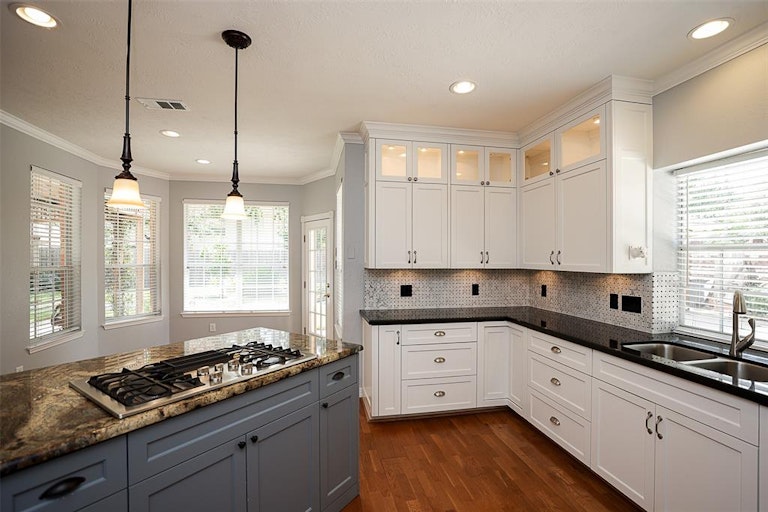 Photo 19 of 50 - 16011 Camillia Trl, Tomball, TX 77377