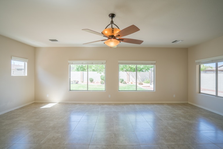 Photo 9 of 37 - 17808 W Ivy Ln, Surprise, AZ 85388