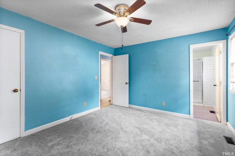 Photo 18 of 31 - 601 Wedgewood Ave, Zebulon, NC 27597