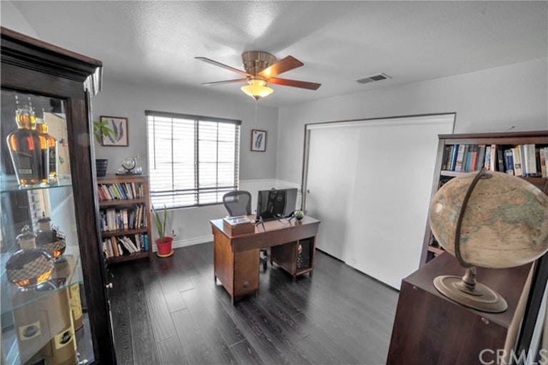 Photo 27 of 50 - 7491 Spindlewood Dr, Eastvale, CA 92880