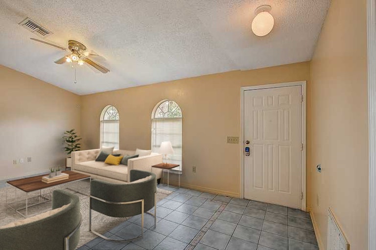 Photo 2 of 33 - 212 Ashford Pl, Kissimmee, FL 34758