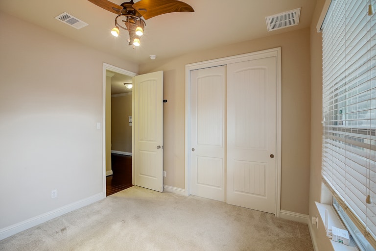 Photo 15 of 36 - 2620 Lightfoot Trl, Austin, TX 78745