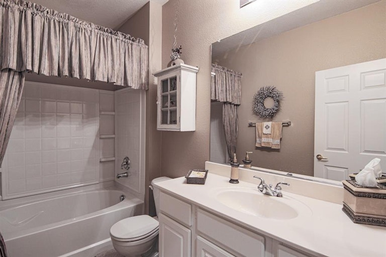 Photo 30 of 36 - 629 Scenic Ranch Cir, Fairview, TX 75069