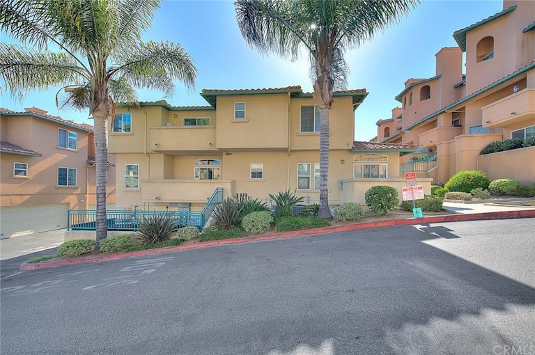 Photo 4 of 57 - 3711 Baldwin St #708, Los Angeles, CA 90031