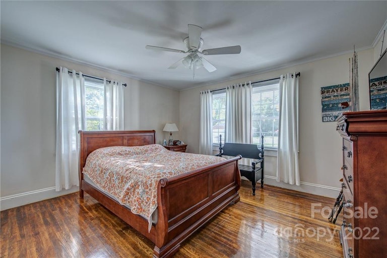 Photo 18 of 22 - 502 W Trade St, Dallas, NC 28034
